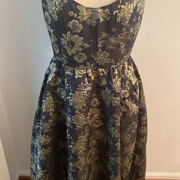 Venus size 4 fit and flare party dress - Picture 3 of 12